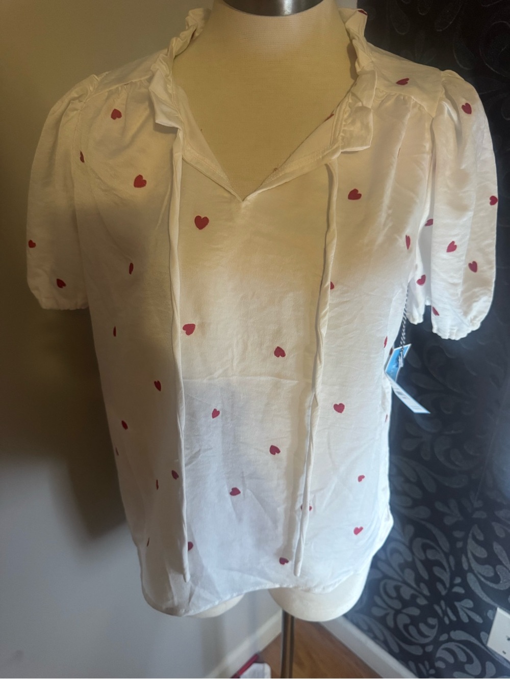 Draper James Elbow sleeve tie front top with red embroidered hearts NWT